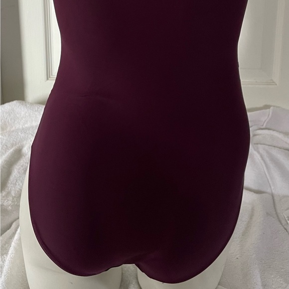 Woman’s one piece bathing suit - Picture 4 of 4
